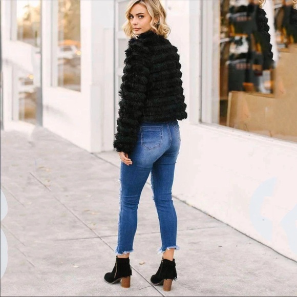 IT’sPRETTY IN BLACK FURRY COZY JACKET - Picture 4 of 4